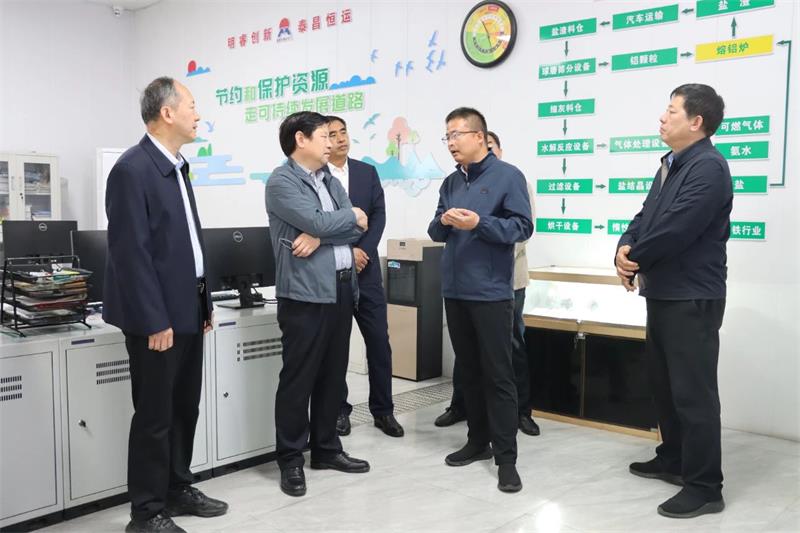 省人大环资委副主任吴忠华带队莅临华亿网页版开展立法调研