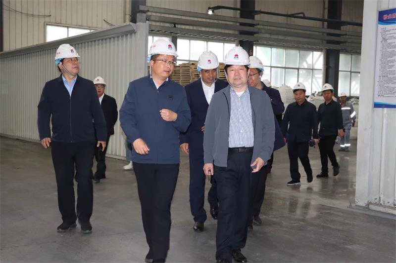 省人大环资委副主任吴忠华带队莅临华亿网页版开展立法调研